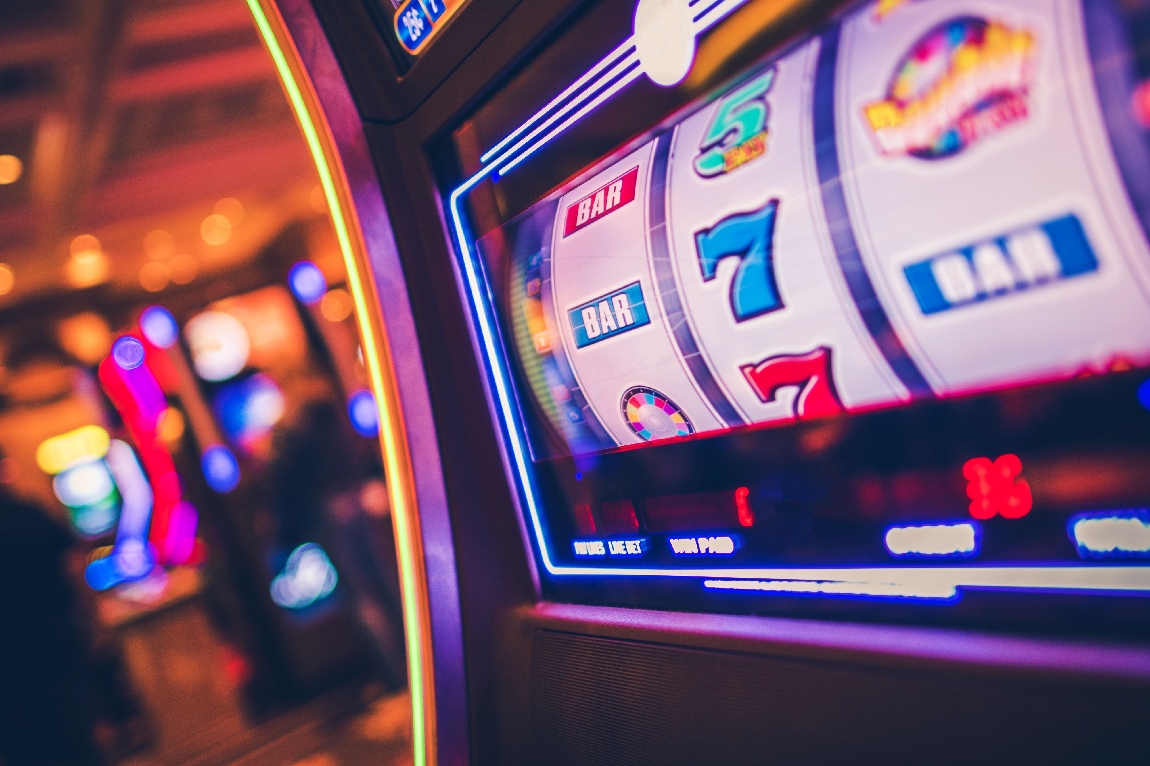 Live esports match score and in-play betting options during Free Fire tournament